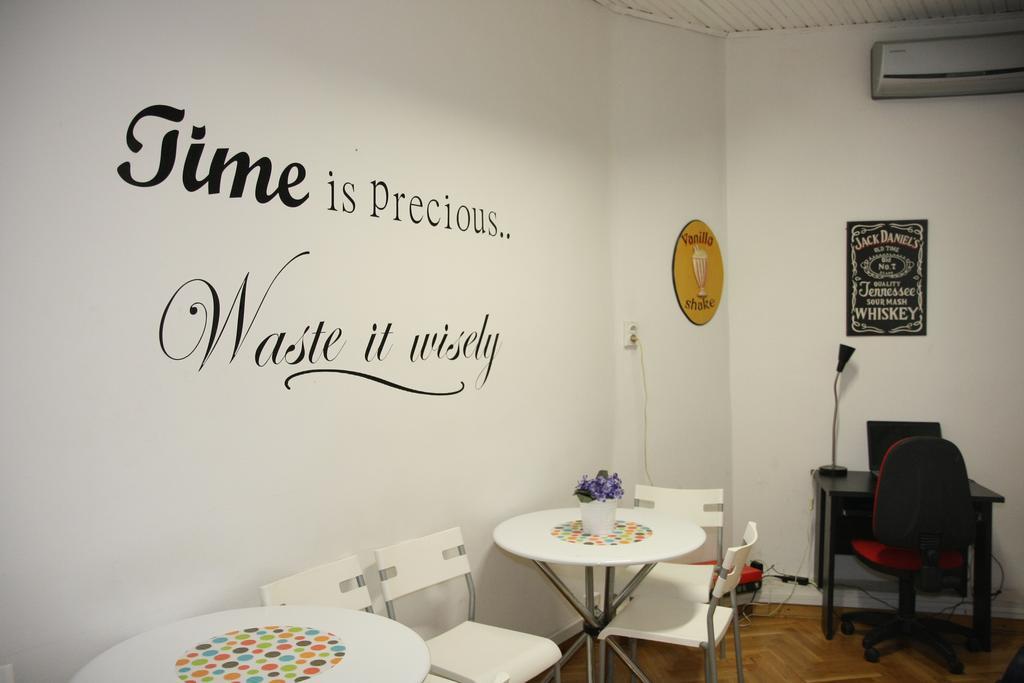 Time Hostel Belgrado Buitenkant foto